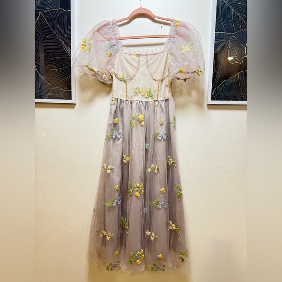 Lilac floral embroidered dress. - Picture 6 of 6